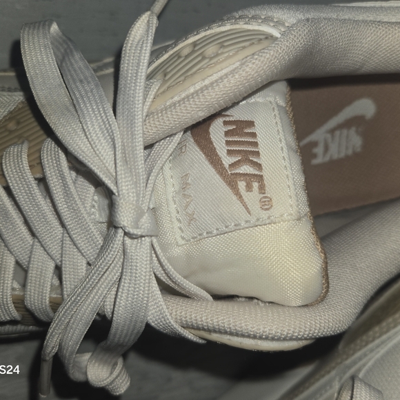 Nike Womens Sz 11 Air Max 90 Sneakers Gently Used - Picture 6 of 6